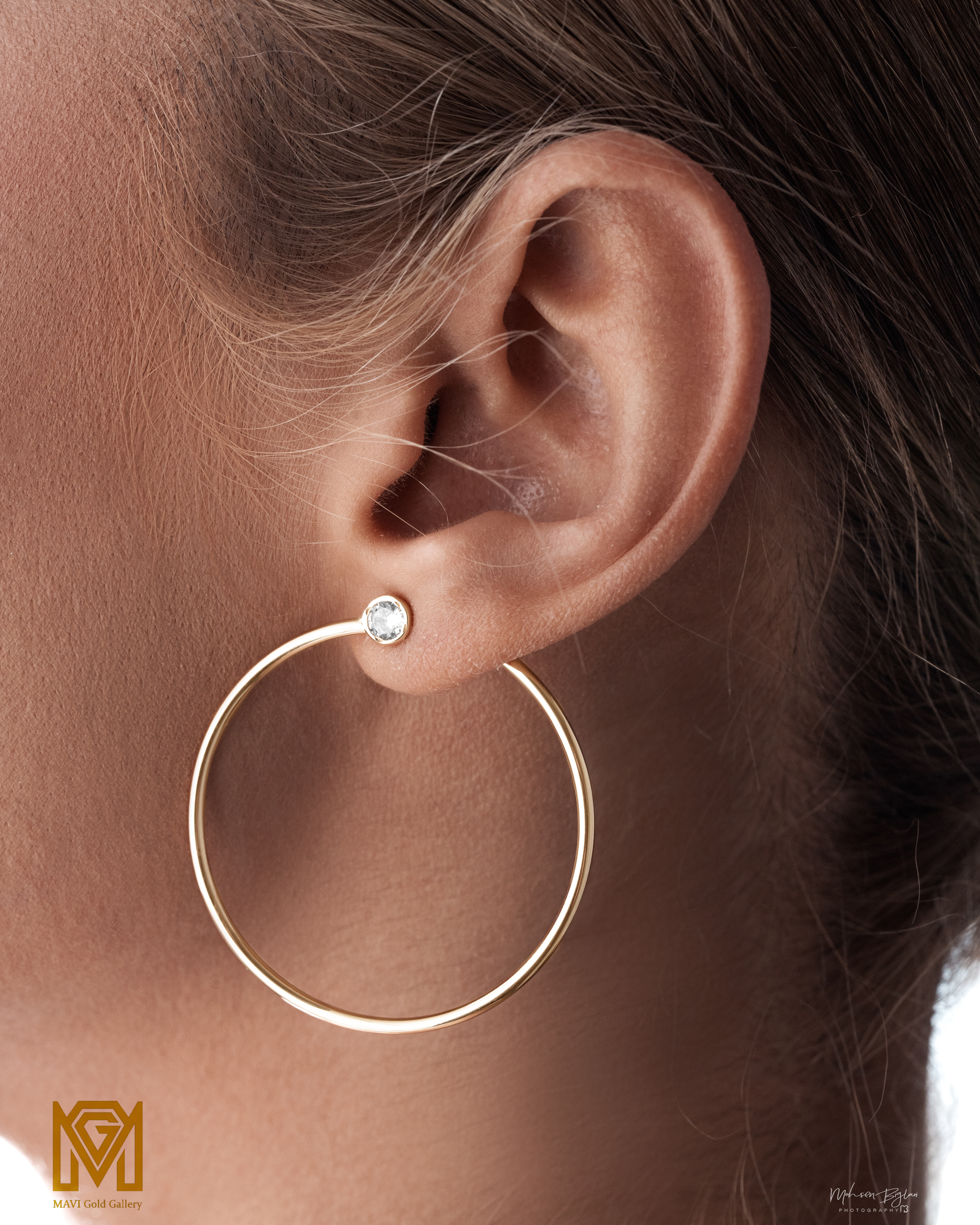 mavigoldgallery_earrings-peg-jewel-model