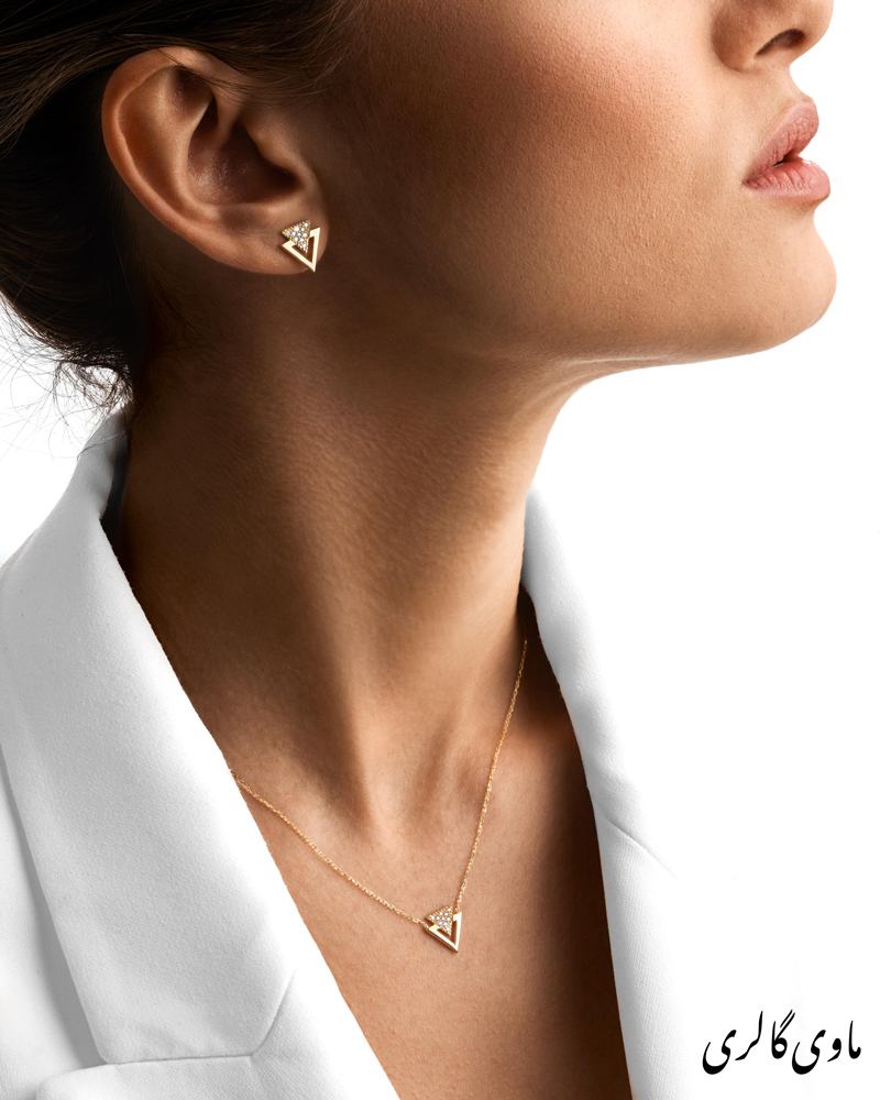 mavigoldgallery_earrings-peg-two-triangle-simple-and-jewel-model
