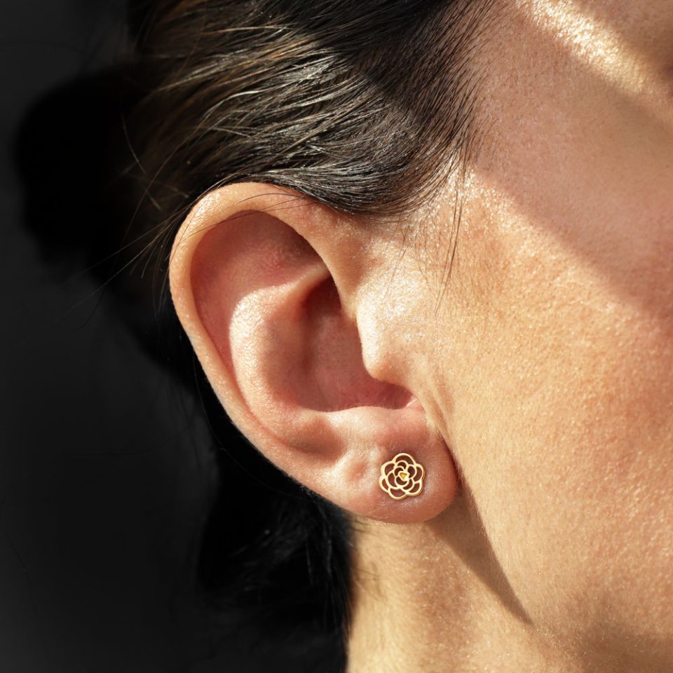 خرید گوشواره طلا میخی گل شنل لیزری