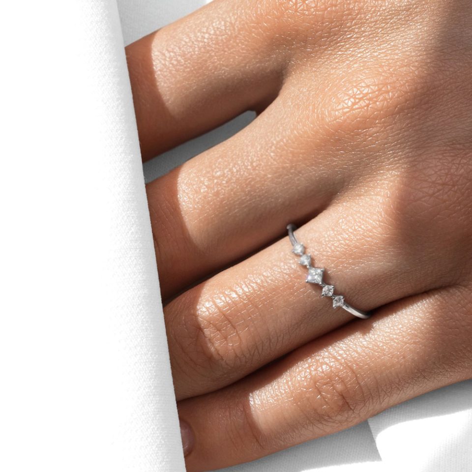 خرید انگشتر طلا پنج نگین سفید س