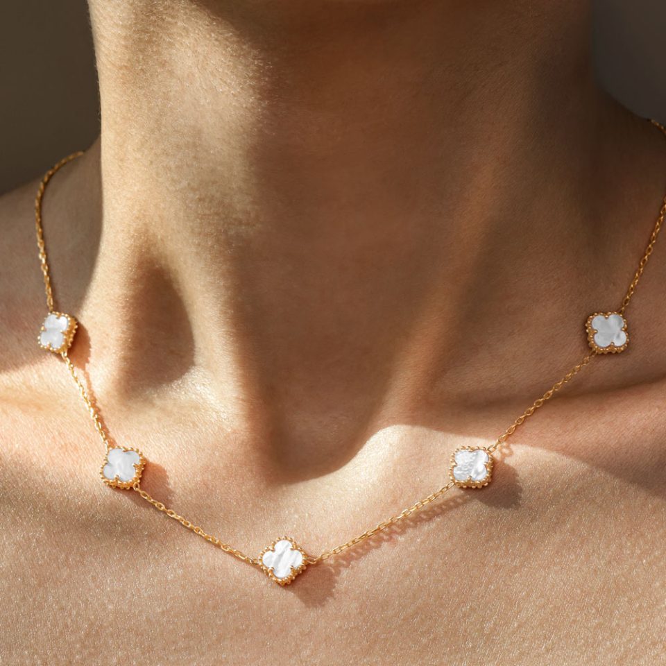 خرید گردنبند طلا گل ونکلیف سفید گوارسه 5