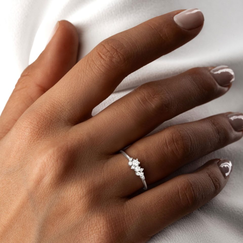 خرید انگشتر طلا نگین خوشه ای سفید