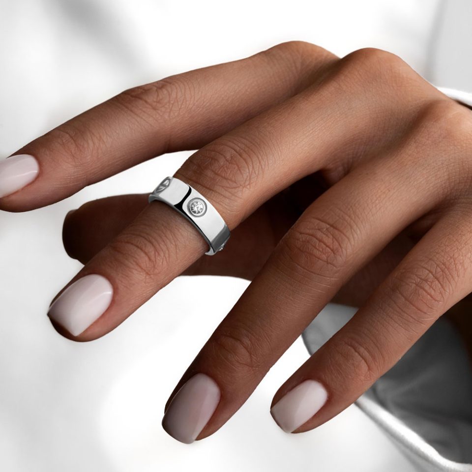 خرید انگشتر طلا کارتیه لاو نگینی سفید ماوی