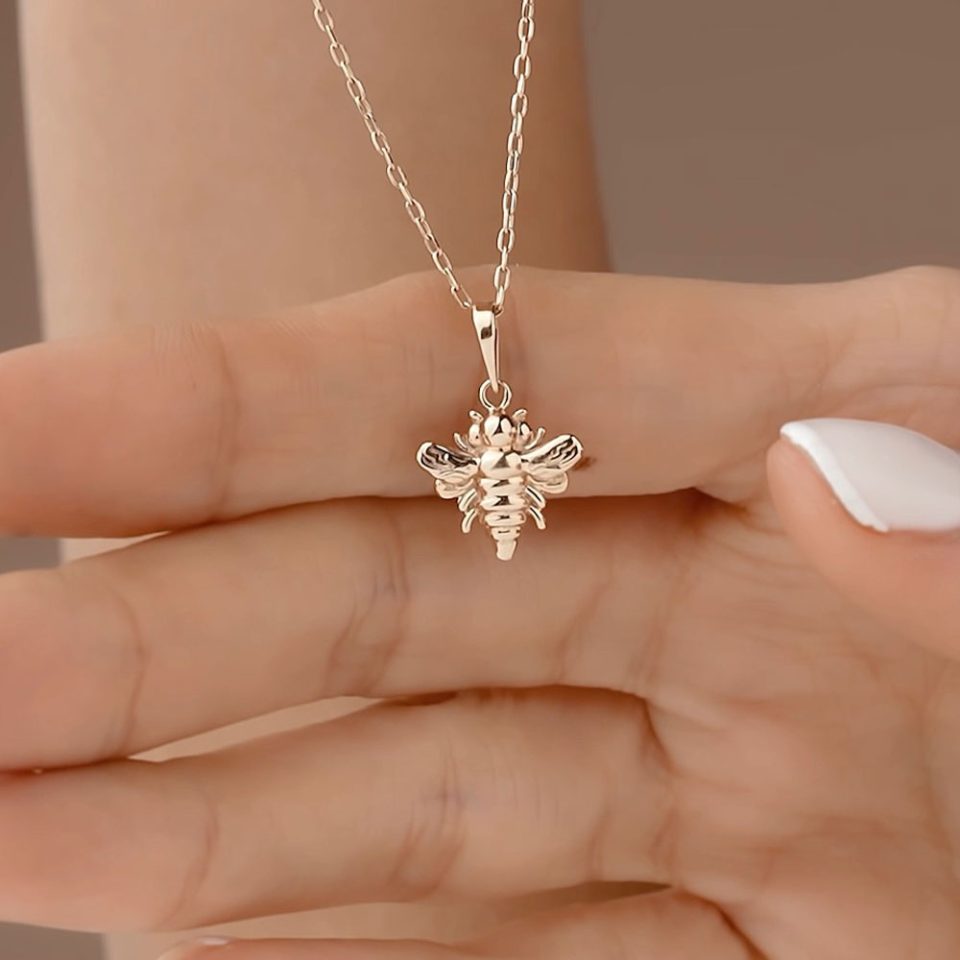 خرید پلاک طلا زنبور برجسته