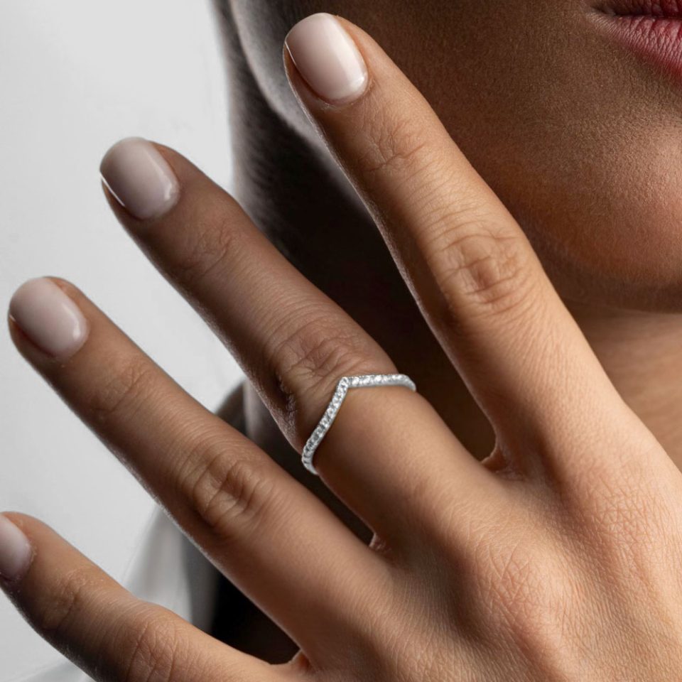 خرید انگشتر طلا وی تک لاین نگینی سفید