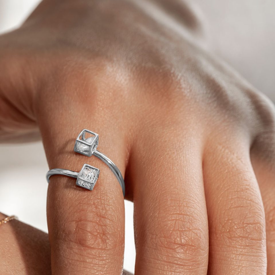 خرید انگشتر طلا دو مکعب و سنگ سفید 1