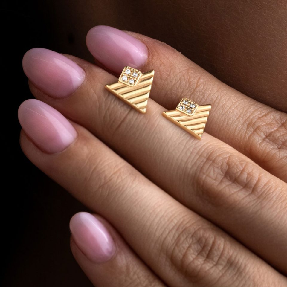 خرید گوشواره طلا مثلث لاینی نگینی