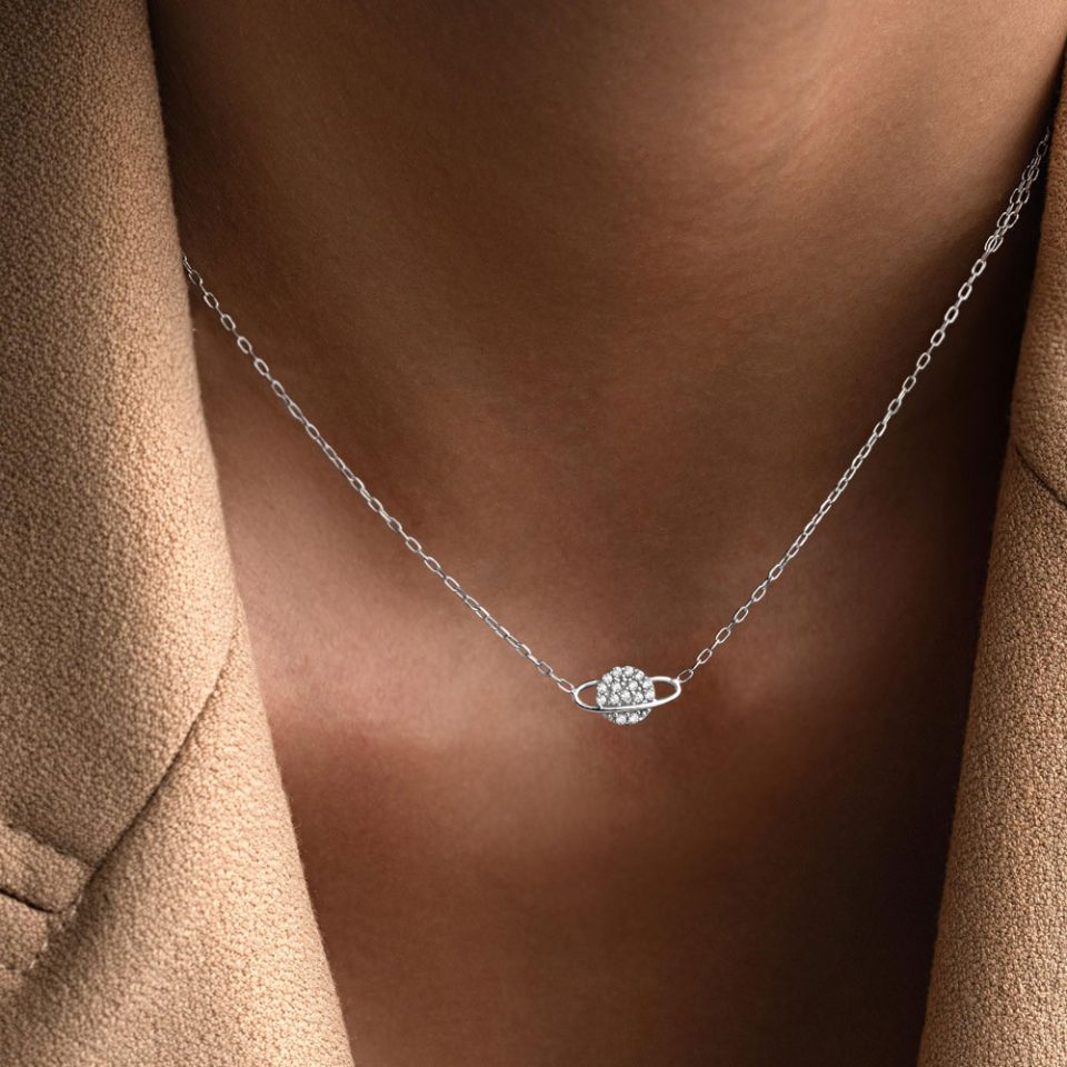 خرید گردنبند طلا زحل نگینی سفید