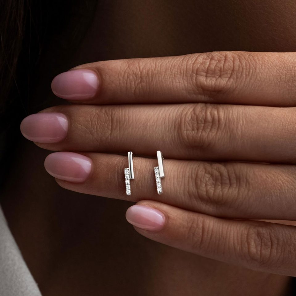 خرید گوشواره طلا دو خط موازی ساده و نگین سفید